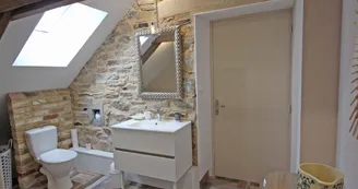 Gite de Gaby et Jean à Coussac Bonneval en Haute-Vienne, Nouvelle Aquitaine - salle de bains étage_24 Gite de Gaby et Jean à Coussac Bonneval en Haute-Vienne, Nouvelle Aquitaine - salle de bains étage_24