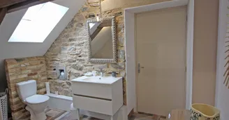 Gite de Gaby et Jean à Coussac Bonneval en Haute-Vienne, Nouvelle Aquitaine - salle de bains étage_24 Gite de Gaby et Jean à Coussac Bonneval en Haute-Vienne, Nouvelle Aquitaine - salle de bains étage_24