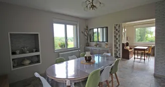 Gite de Gaby et Jean à Coussac Bonneval en Haute-Vienne, Nouvelle Aquitaine - vue cuisine_7