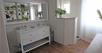 Gite de Gaby et Jean à Coussac Bonneval en Haute-Vienne, Nouvelle Aquitaine - salle d'eau rez de chaussée_10