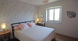 Gite de Gaby et Jean à Coussac Bonneval en Haute-Vienne, Nouvelle Aquitaine - Chambre lit 160_13
