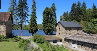 Gîte "Le Moulin De Marsaguet" à  Coussac Bonneval en Haute-Vienne (Limousin) - vue d'une chambre_26