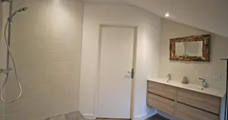 Gîte 'La réserve' à Saint Yrieix la Perche en Haute-Vienne (Nouvelle Aquitaine)
SALLE D'EAU A L'ETAGE_35 Gîte 'La réserve' à Saint Yrieix la Perche en Haute-Vienne (Nouvelle Aquitaine)
SALLE D'EAU A L'ETAGE_35