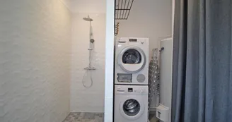 Gîte 'La réserve' à Saint Yrieix la Perche en Haute-Vienne (Nouvelle Aquitaine)
DOUCHE OUVERTE LAVE-LINGE SECHE-LINGE_26