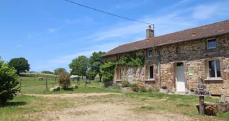 Gîte 'La réserve' à Saint Yrieix la Perche en Haute-Vienne (Nouvelle Aquitaine)
FACADE SUD AVEC LA COUR_36