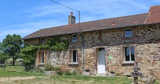 Gîte 'La réserve' à Saint Yrieix la Perche en Haute-Vienne (Nouvelle Aquitaine)
LA FACADE AVEC SA COUR ET ZONE DE STATIONNEMENT_2