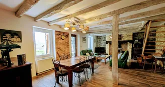 Gite du Clos du Got à Saint Yrieix La Perche en Haute-Vienne - la chambre de l'étage_12