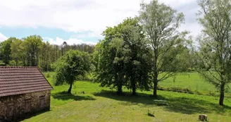 Gite du Clos du Got à Saint Yrieix La Perche en Haute-Vienne - terrain vu de l'étage_4
