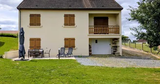 Gite du Fer à Cheval - commune de Saint Yrieix La Perche en Haute-Vienne - Nouvelle Aquitaine - terrasse et terrain à l'arrière_2