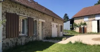 Maison et grange vue 2 Gîte La Suite