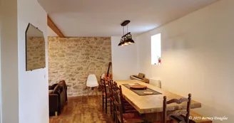 Salle à manger 01 - Gîte La Suite