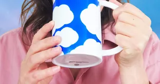 MISE-EN-SCENE-MUG-BLEU-AZUR-SUR-CIEL-1 MISE-EN-SCENE-MUG-BLEU-AZUR-SUR-CIEL-1